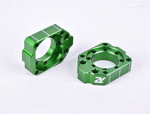 GREEN 2016+ KXF450, 2017+ KX250F Reversible Axle Blocks